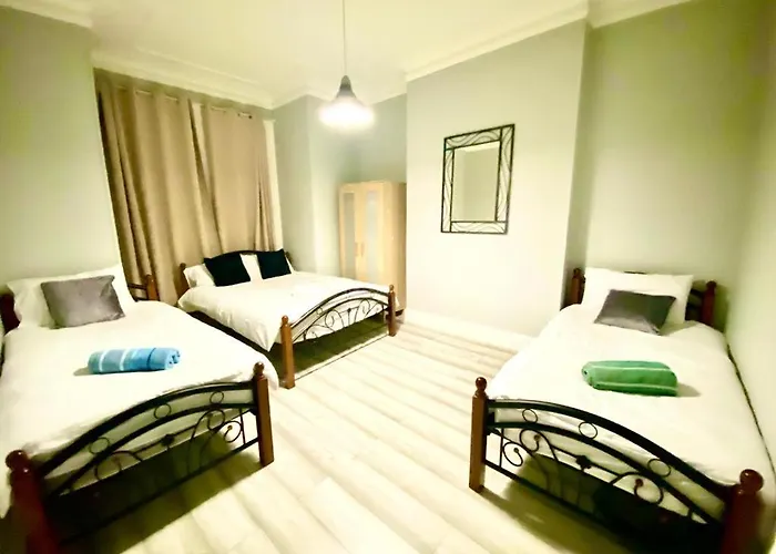 One Bedroom Ground Floor Apartment In Central London