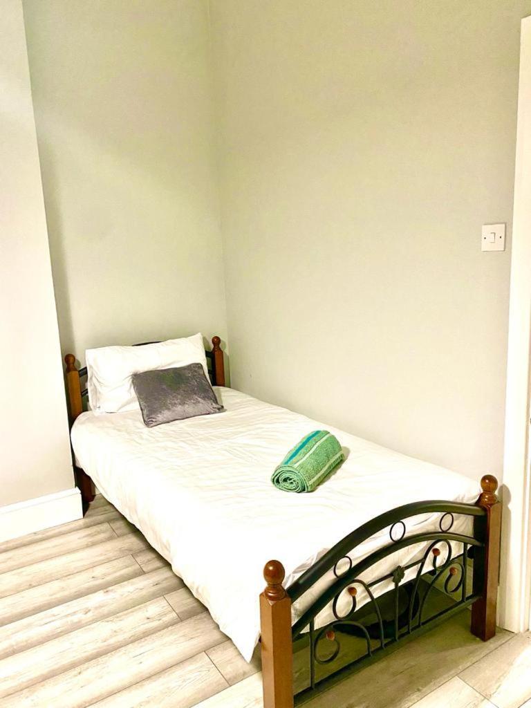 One Bedroom Ground Floor In Apartment *