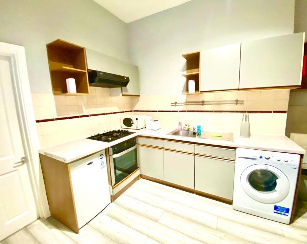 One Bedroom Ground Floor In Apartment London