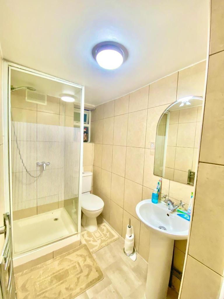 Apartment One Bedroom Ground Floor In London