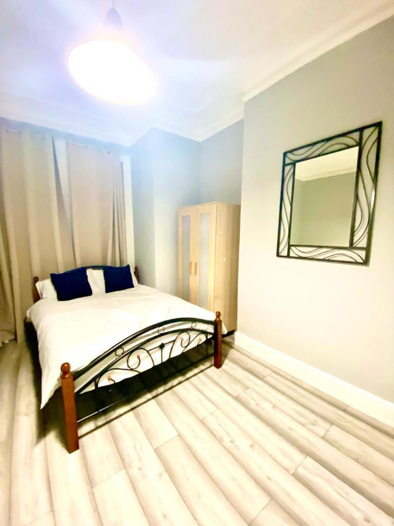 One Bedroom Ground Floor In Apartment London