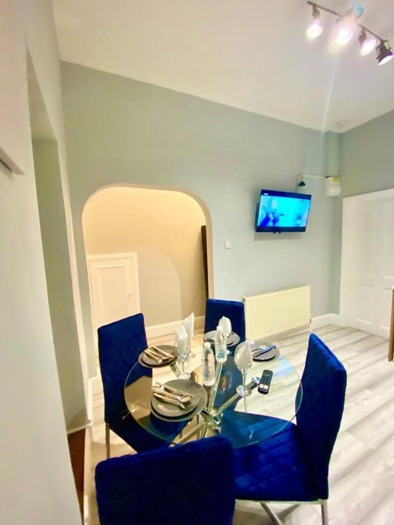 Apartment One Bedroom Ground Floor In London
